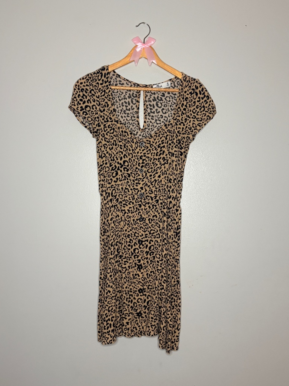 Hollister leopard button front dress super cute!